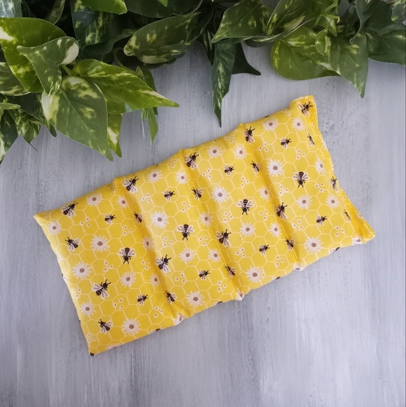 Microwavable Heating Pad Bumble Bees and Daisies #2 - Picture 4 of 7